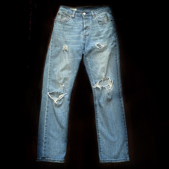 Women’s Levi’s 501 Light Blue Ripped Jeans - Picture 1 of 4